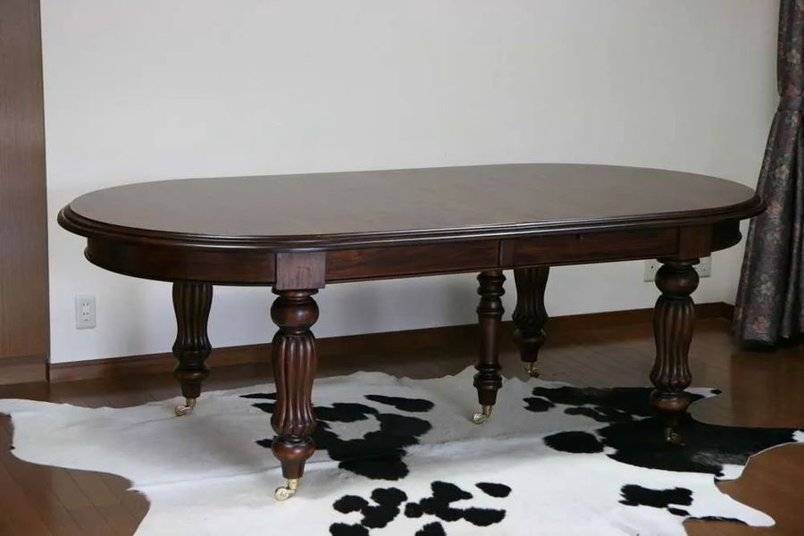 Extensions dining table
