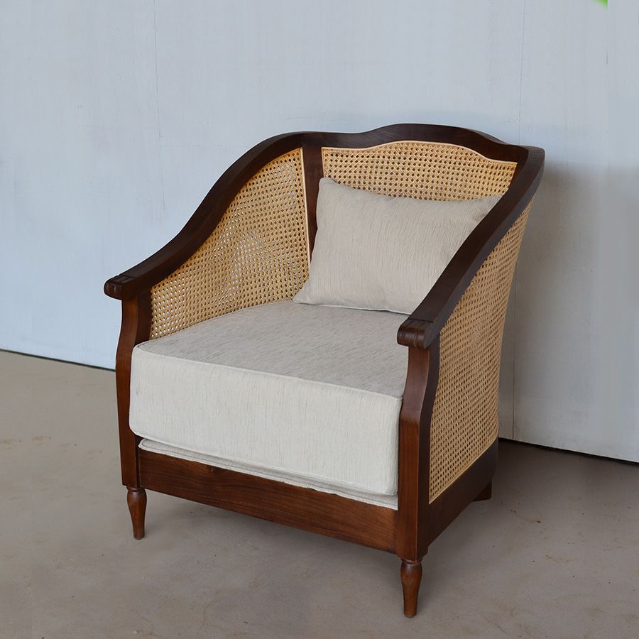 Colonial tub chair