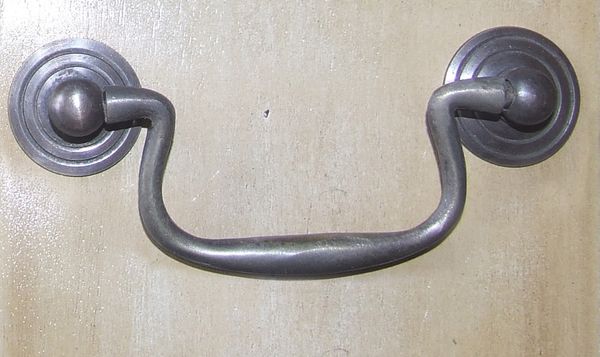 Antique brass bracket plate Pull